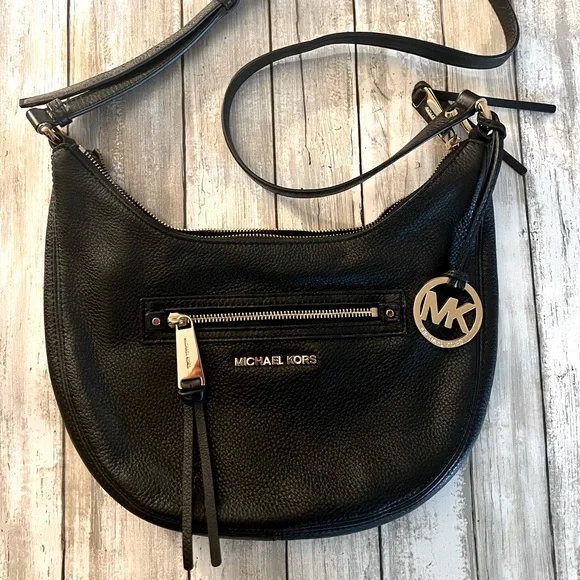 Mk black best sale crossbody purse